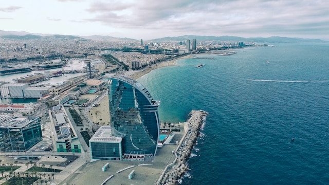 Los Beneficios de Invertir en Propiedades en Barcelona